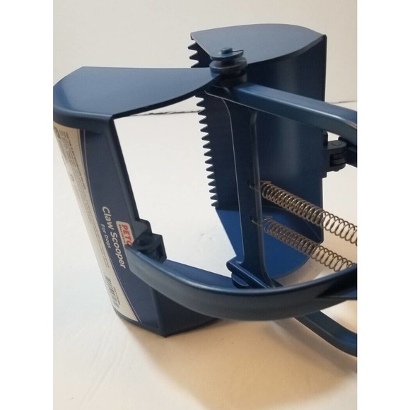 COPY - New Petco claw Pooper Scooper for dogs - Works Great on grass, gravel an… - Picture 4 of 12